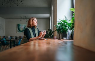 カフェでのんびり（写真:iStock）