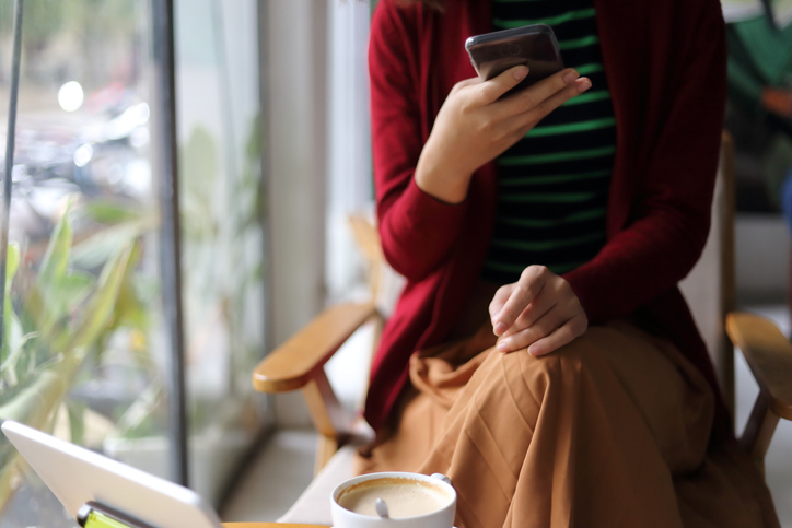 元カレに連絡したくなる時、あるよね（写真:iStock）