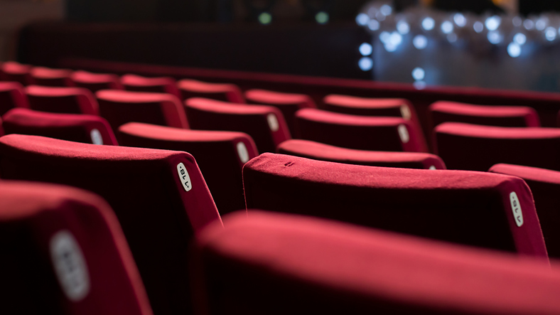 通好みの映画をよく見ていた（写真:iStock）