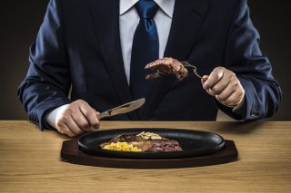 お肉ばかり食べていると…（写真:iStock）