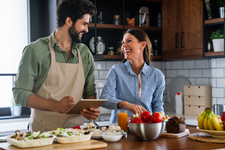 お家で手料理♡（写真:iStock）