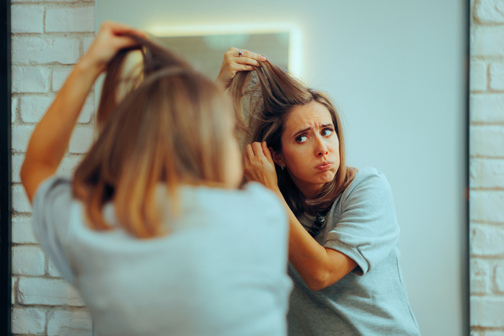 髪のパサつき＝老け見え（写真:iStock）