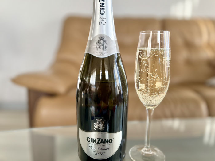 ローソンで購入した『チンザノ（CINZANO）』税抜725円（税込798円）