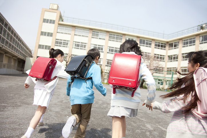 同じ小学校かあ…（写真:iStock）