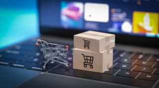 ネットスーパーで賢くお買い物（写真:iStock）