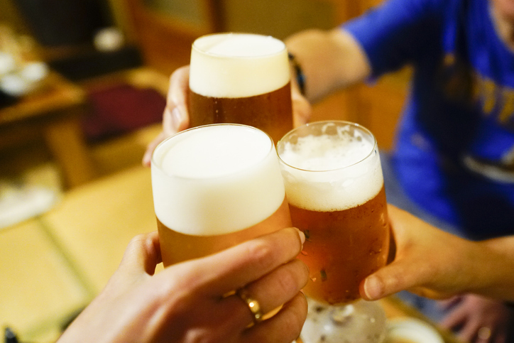 楽しい飲みが一転…（写真:iStock）