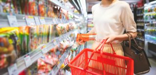 買い物は一人が一番（写真:iStock）