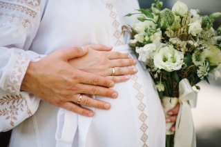 浮気相手と授かり婚（写真:iStock）