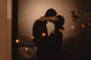 キスまでしていてそりゃないよ（写真:iStock）