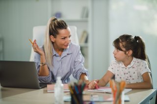 子供と勉強することも（写真:iStock）