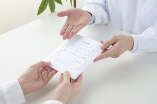 わからないことは質問を（写真:iStock）