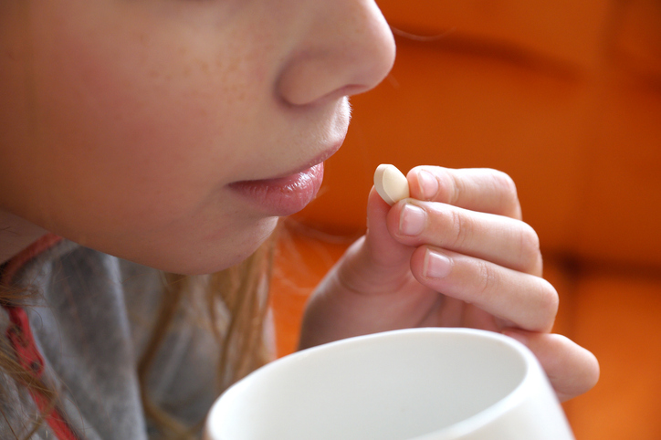 子どもが飲めるかどうか、ちゃんと確認を（写真:iStock）