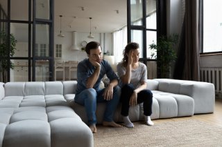 「浮気は絶対に許さない」夜、年下妻をチェックして…58歳夫が信じる不倫防止策