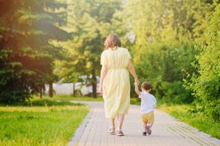 「子どもがいない人生」は不幸なのか？ SNSの“子持ちvs子なし”論争にアラフィフ独女の心がザワつく理由