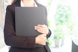 不安的中！ 私が出会った「ヤバい新人」。定時前に“勝手に”帰る中条あやみ似の美人社員、その理由は…
