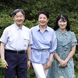 天皇一家の生活費360万円を窃盗！ 懲戒免職された25歳の侍従職は何者なのか