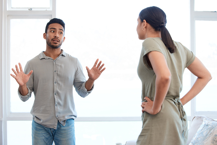 離婚をほのめかしたり、欠点を指摘すると…（写真:iStock）