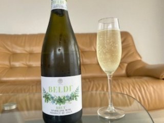 ファミマの名酒”ファミマルの泡”にコスパ最強の辛口が仲間入り！ 控えめに言っても神すぎるワインに歓喜