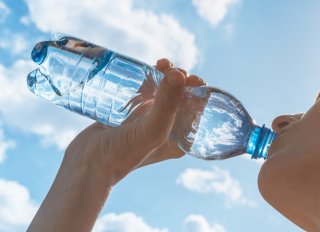 水は1日1.5L以上（写真:iStock）