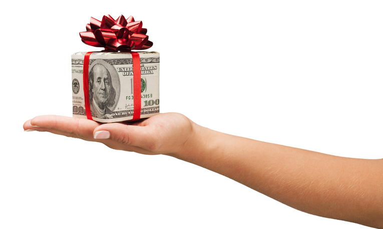 プレゼントに金銭感覚でるよねー（写真:iStock）