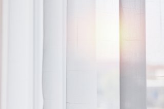 UVカットのカーテンを（写真:iStock）