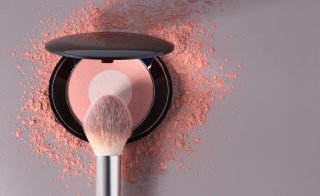 チーク使いを工夫して（写真:iStock）
