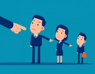 責任のなすりつけ（写真:iStock）