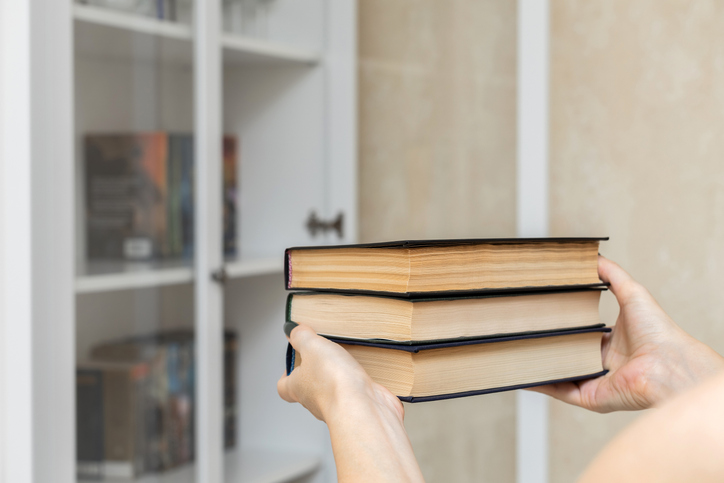 読んだ本はしまう（写真:iStock）