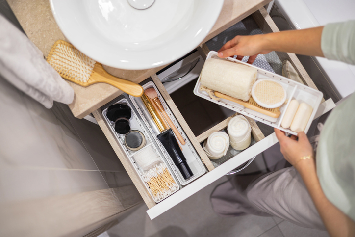 今日はキッチンの引き出しを（写真:iStock）