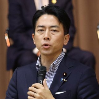 進次郎農相ランチ“モグモグ動画”連発、妻・滝川クリステルの無関心ぶりにSNSでは批判の嵐