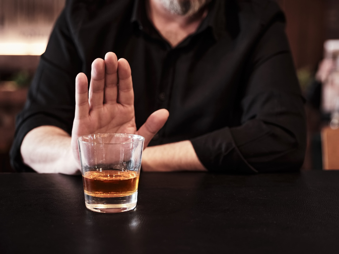 酒もタバコもやめました（写真:iStock）