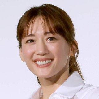 綾瀬はるか「ひとりでしにたい」1年半ぶりドラマ主演でコメディエンヌとしての才能を存分に発揮