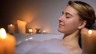 お風呂でリラックス（写真:iStock）