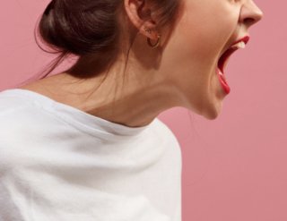 モンペが殴り込み（写真:iStock）