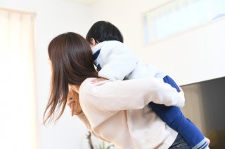 仕事や恋に謳歌する私と、髪を振り乱して子育てする彼女。本当に「幸せ」なのはどっち？