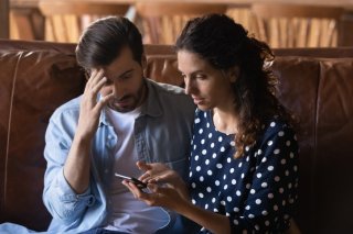 元彼のスマホの中にいた女が…（写真:iStock）