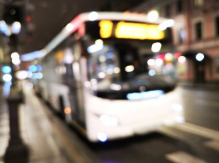 夜行バスは若くないと無理かも（写真:iStock）