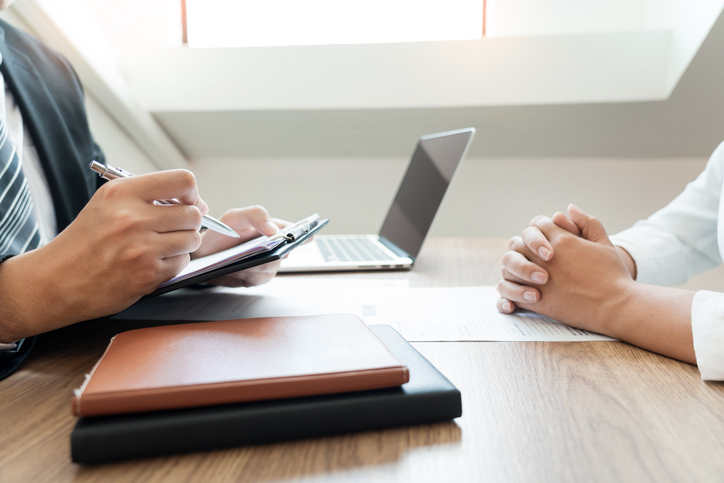 早めの報告はマスト（写真:iStock）