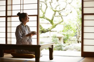 浴衣の下って何を着ればいいの？ 下着をつけたくない場合の最適解とNG行動
