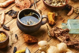 漢方で根本改善を目指そう（写真:iStock）