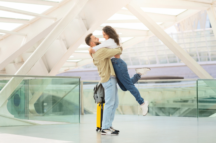 距離に負けない愛がある（写真:iStock）