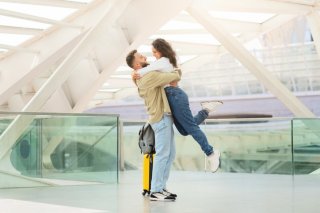 距離に負けない愛がある（写真:iStock）