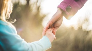 大昔から「究極のモンスターペアレント」は存在した!? 激怒した親がトンデモ行動に…盲目的な愛が生んだ悲劇