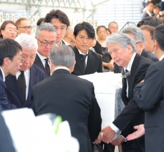 炎天の弔辞で高橋克典が読み上げた「芸能界のドン」秘話…ケイダッシュ川村会長告別式