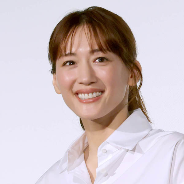 綾瀬はるか（Ｃ）日刊ゲンダイ