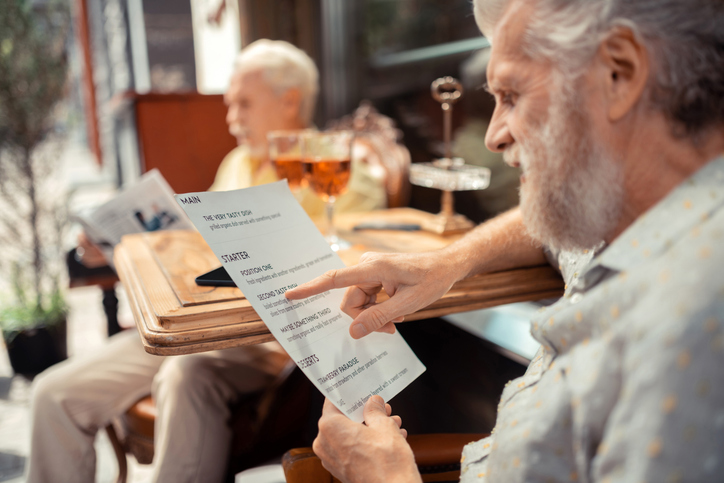 なんで義父がいつも選ぶの？（写真:iStock）