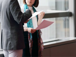 「なんで私が異動なの？」業務違反を報告→なぜか地方赴任に…恐怖の人事エピソード6選