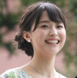 元フジ渡邊渚“胸元シースルードレス”で巧みなMCさばき…気になる地上波復帰のタイミング