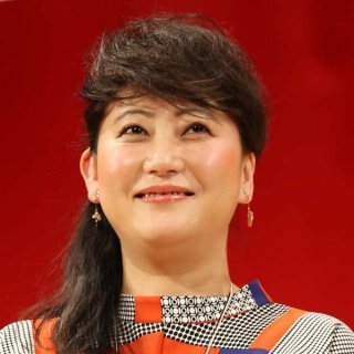 「友近サスペンス劇場」も大反響 “現代の事象を昭和風映像で表現する”刑事ドラマが話題の背景