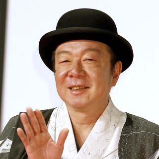「言われたことをやる役者」古田新太の「断らない」美学と笑わせる「信念」